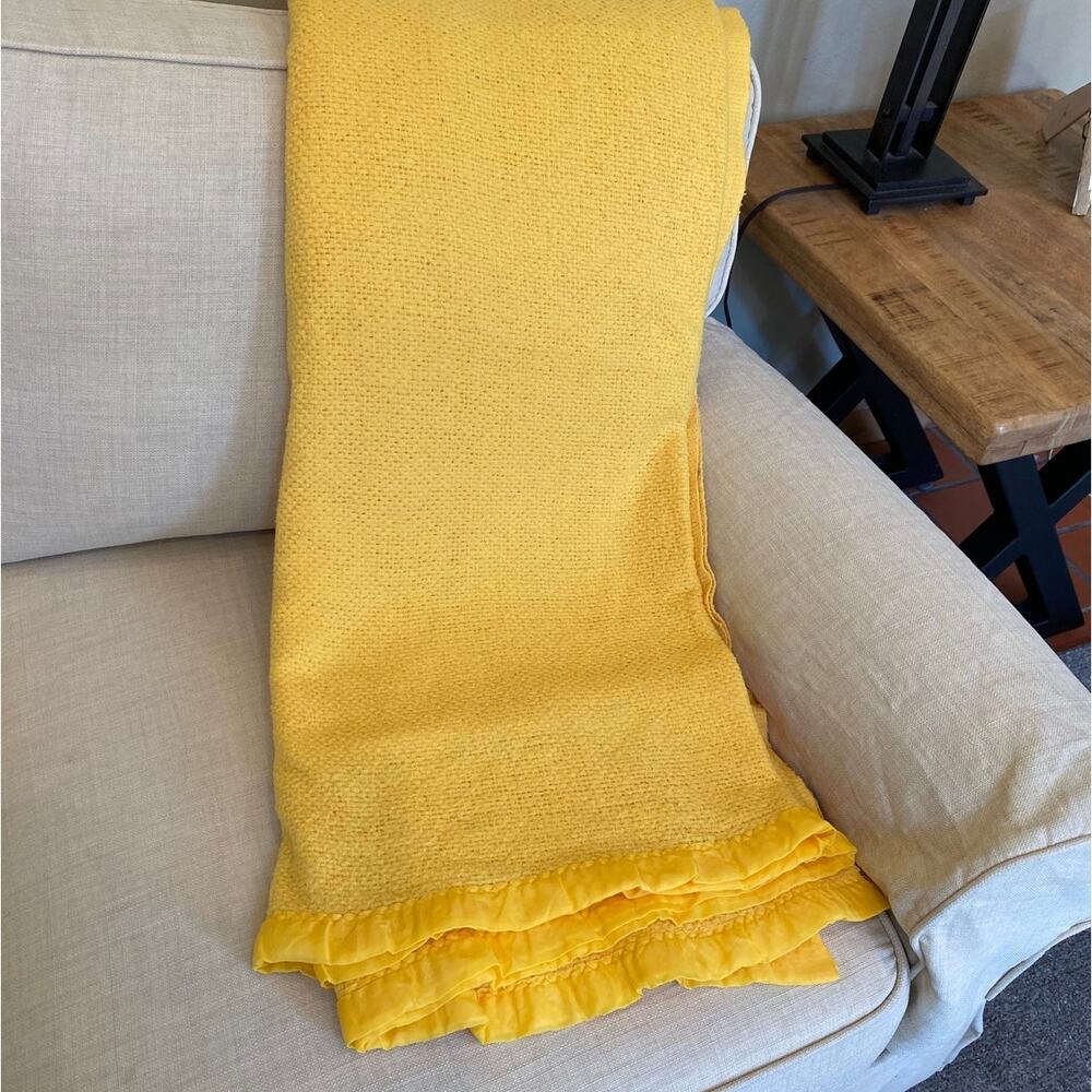 Vtg JC Penney Acrylic Thermal Waffle Blanket, Satin Trim, Yellow, 82 x 64 USA